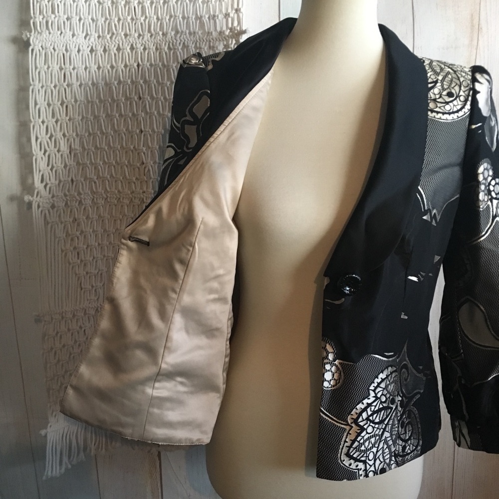 Armani Collezioni | Modern Floral Jacquard Jacket - Picture 3 of 8